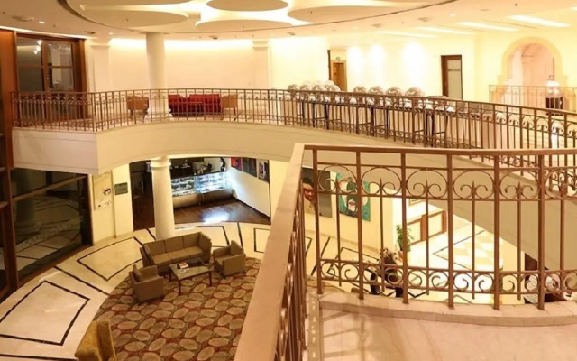 DLF Club 5