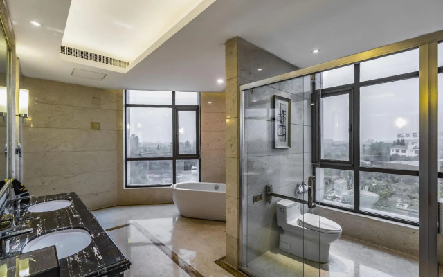 Huaxi Zhongzhou International Hotel