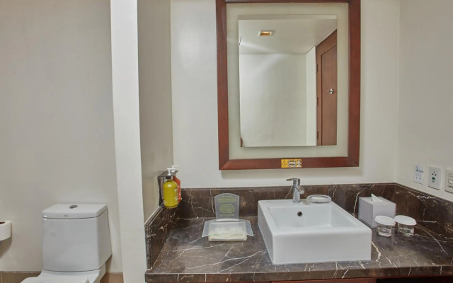 Holiday Inn & Suites Makati by IHG