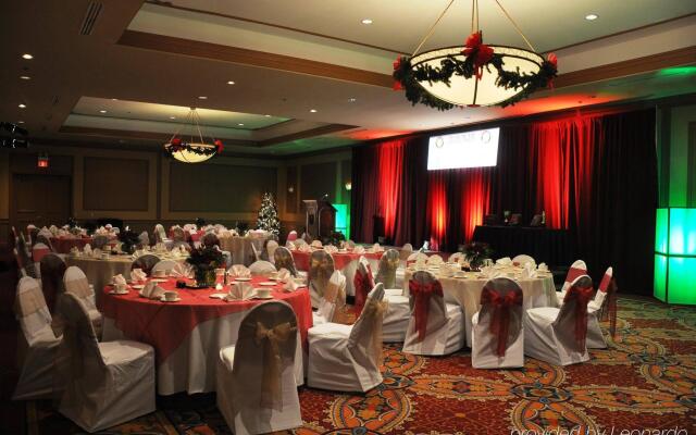 Embassy Suites by Hilton Pittsburgh International Airport 