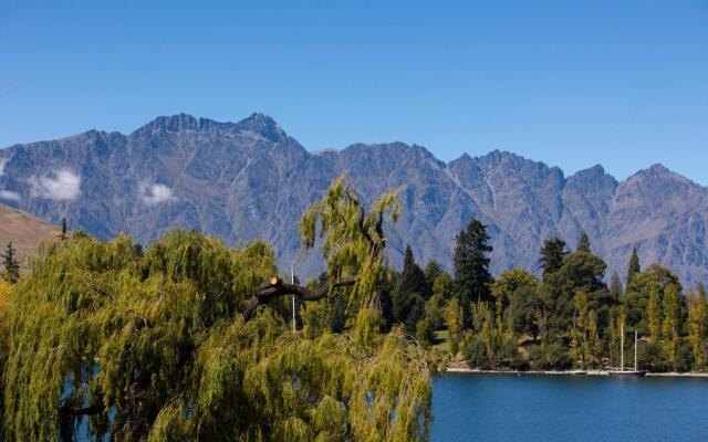 Queenstown House Luxury Lakeside Apartments