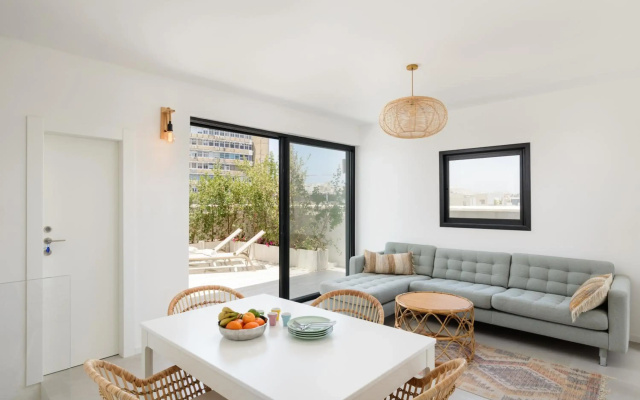 New 4BR Penthouse steps to the beach by HolyGuest