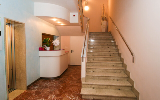 Hotel Tres Jolie