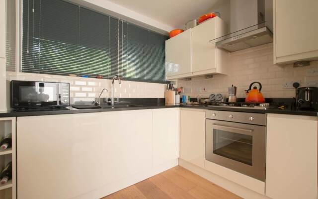 Chic 2 Bedroom Garden House in Dalston