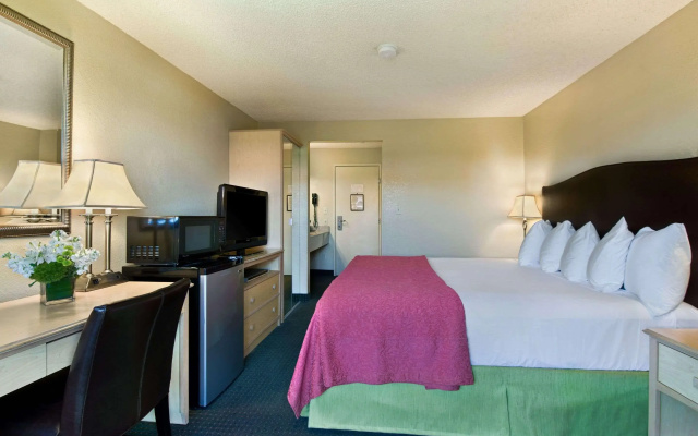 Oxnard Inn Lancaster