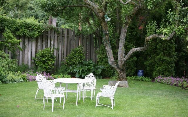 Peerless Hotel & Restaurant