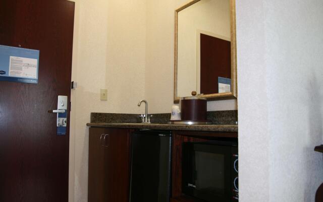 Hampton Inn & Suites Cleveland Mentor