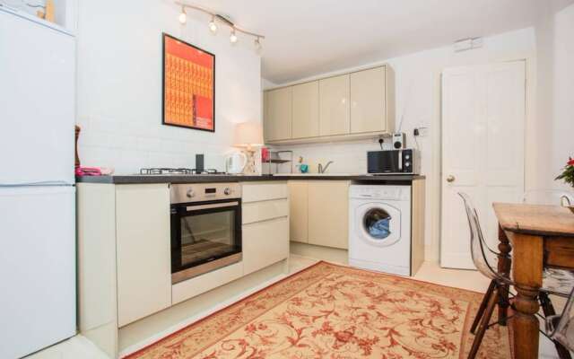 Flat in Battersea Accommodates 5