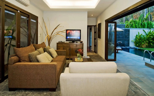 Villa Kama by Holiplanet