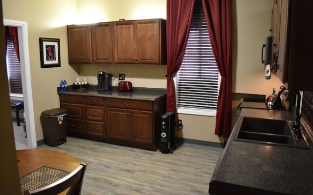 Silver Horseshoe Inn