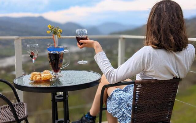 4 seasons. 4 სეზონი Glamping Georgia Racha