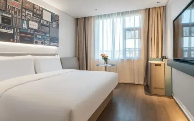 Ibis Hotel (Deqing Geographic Information Town)