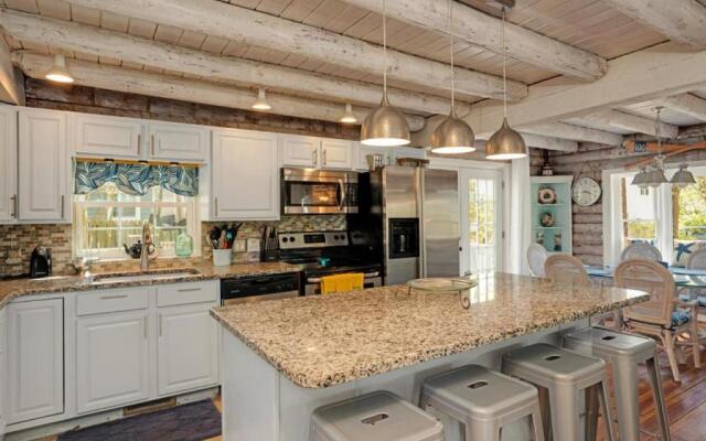 Blue Heaven by Oak Island Accommodations