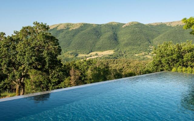 Luxury Villa Inside a Splendid Estate-villa Piuma
