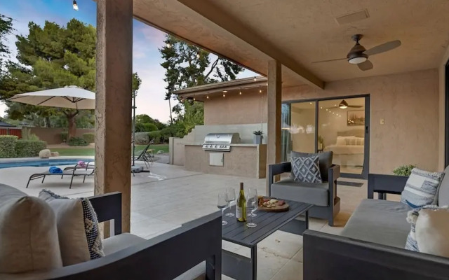 Stunning Vacation Dream Home W/backyard Paradise!