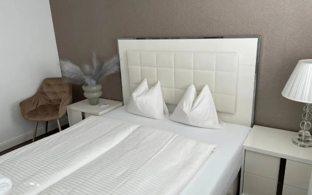 The Old Lake Suite - Tata