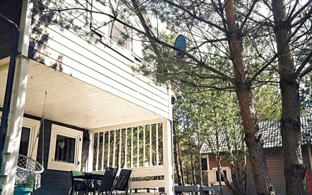 Domki Między Drzewami