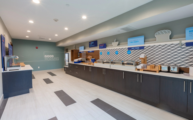 Holiday Inn Express & Suites Arlington North - Stadium Area by IHG