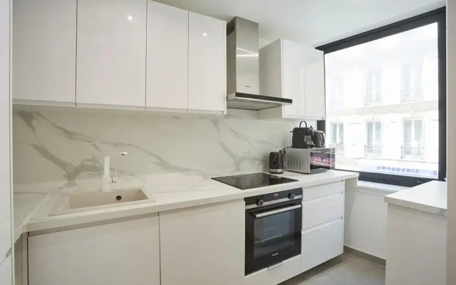 Sublime 3 Bedroom Flat Batignolle Montmartre