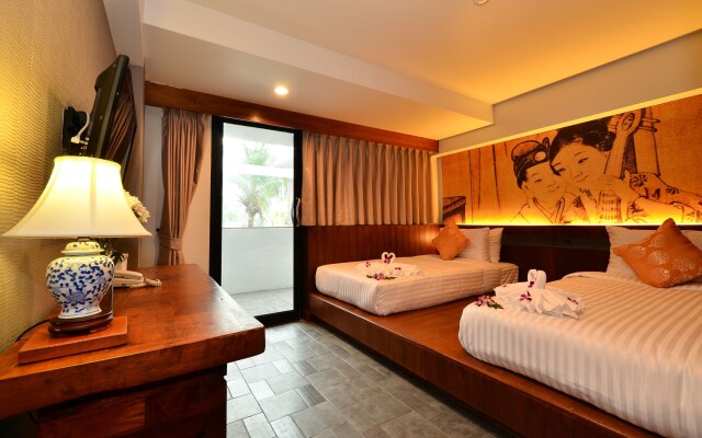 Lap Roi Karon Beachfront