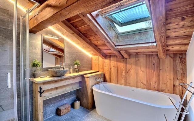 Warm & Cosy 3BR Chalet w/ Fireplace in Nature