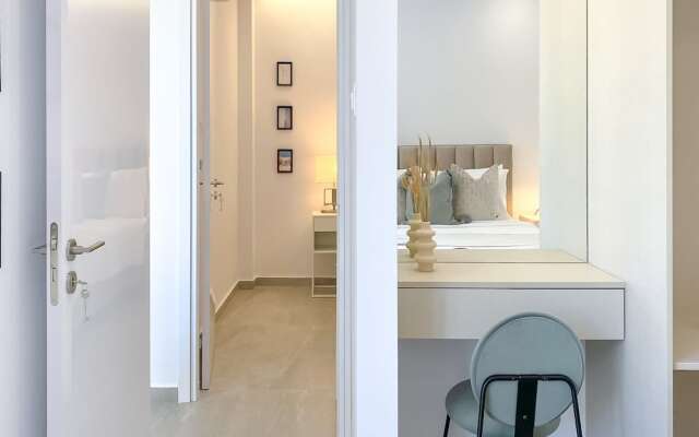 Phaedrus Living: Limnaria Luxury Flat Vine 121