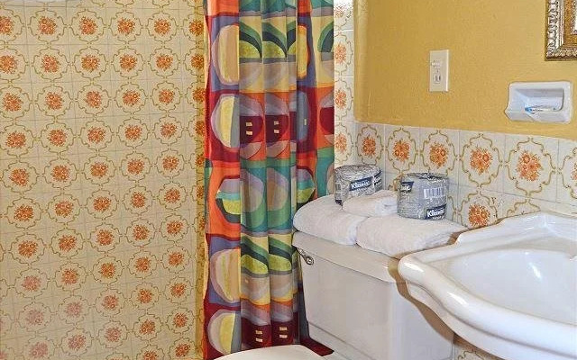 Las Olas Beachfront Townhome 603 by RedAwning