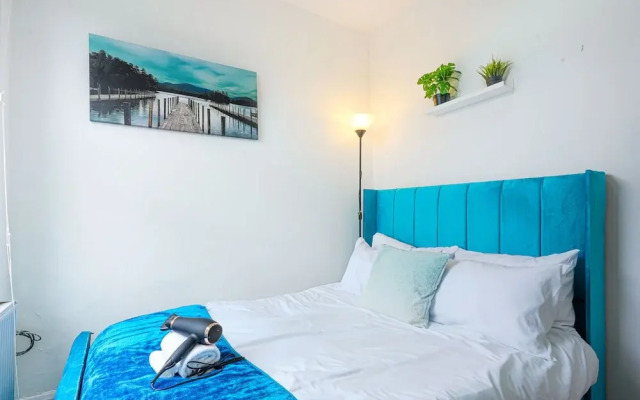 Remarkable 5-bed House in Luton