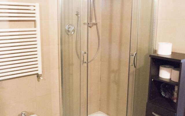 Large and Cozy Apartment on two Levels