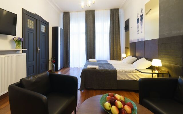 1 Night In Poznan - Matejki Apartments