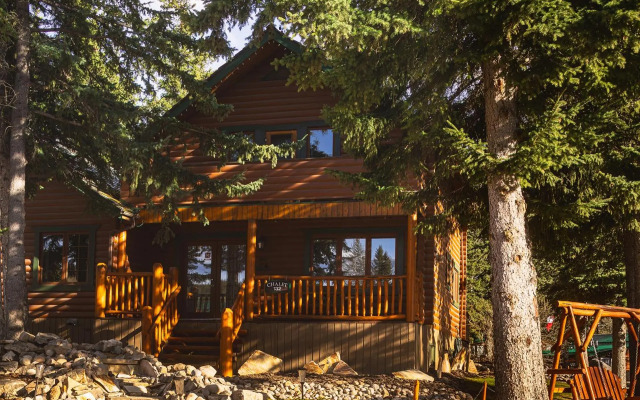 Overlander Mountain Lodge