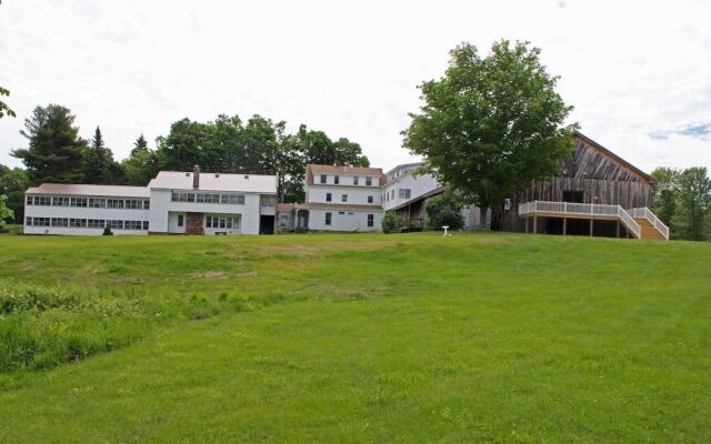 Lake Shore Farm Inn