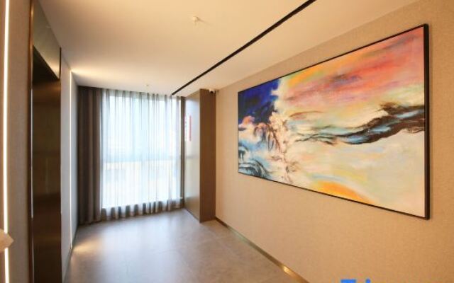 Yibin moon Peninsula Light Hotel(University City & Exhibition Center)