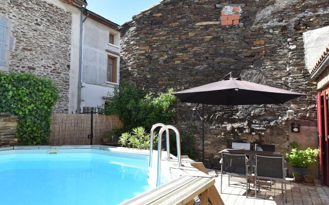 Charming village house with swimming pool, within walking distance of bakery, restaurants and river