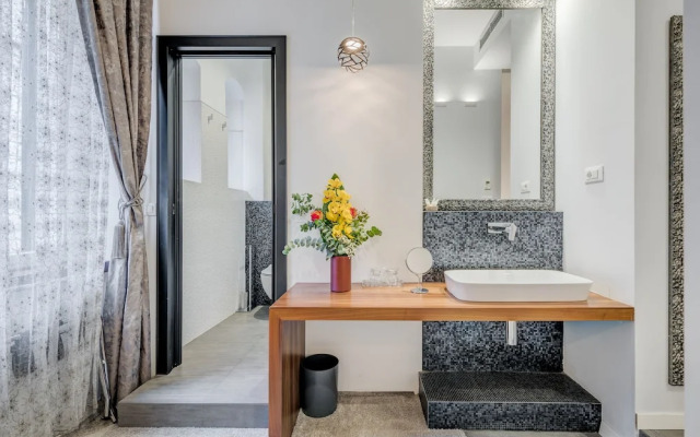Starlight Luxury Suites