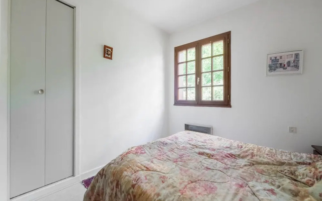 Inviting Holiday Home in Miremont With Garden