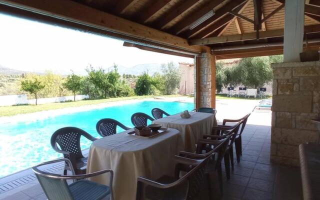 Villa IRENE Evia, 4 bdr, Pool, 500m to Beach
