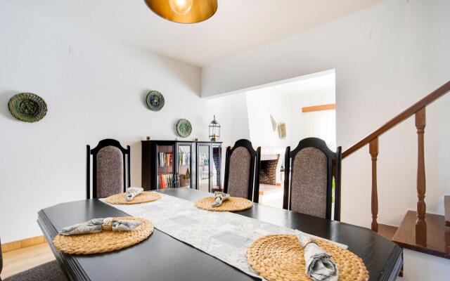 Soothing Holiday Home in Ferrel near Baleal Island