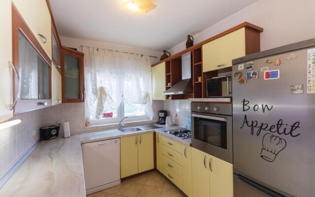 Nice Home in Bacinska Jezera With Wifi and 3 Bedrooms