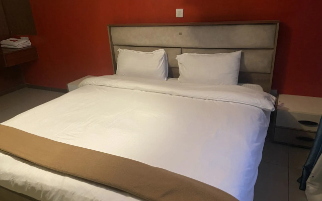 Milimani Executive Suites With Pool