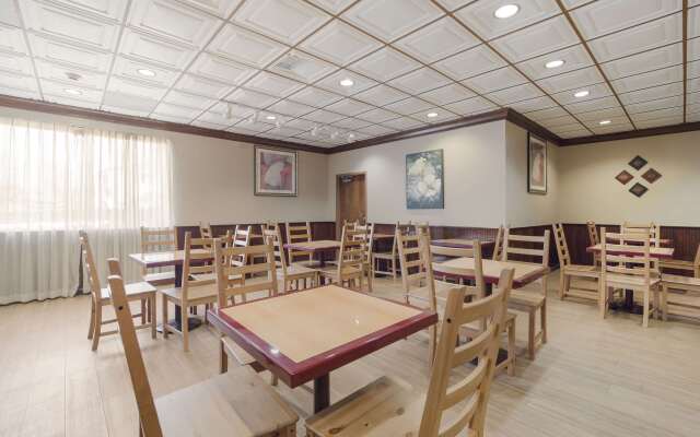 Quality Inn & Suites Conference Center Statesboro Historic District