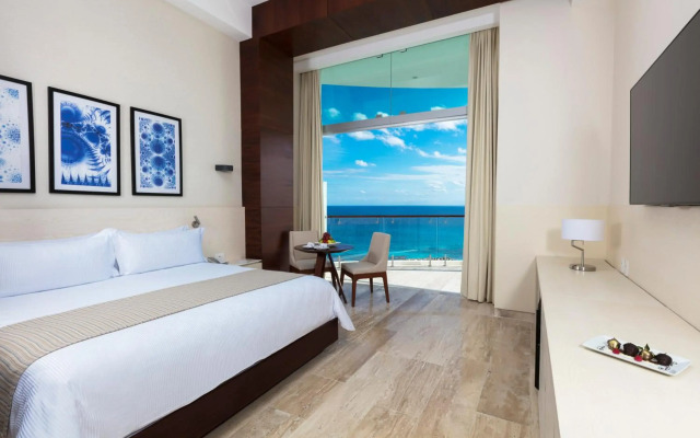 Krystal Grand Cancun
