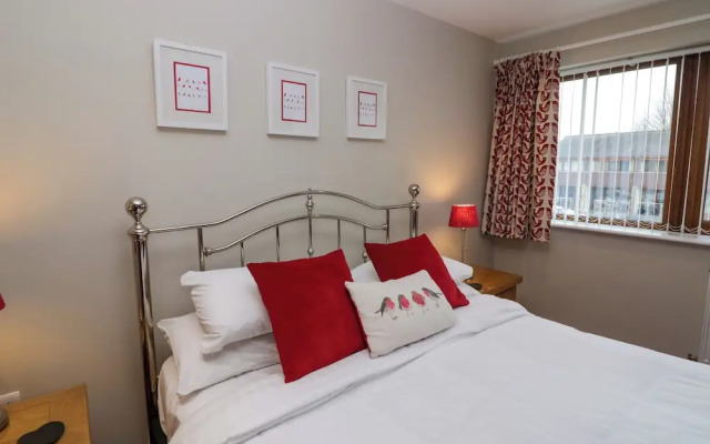 9 Swan House