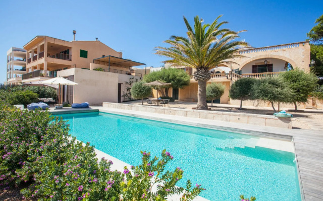 Villa Cabrera With Private Pool 12 Pax