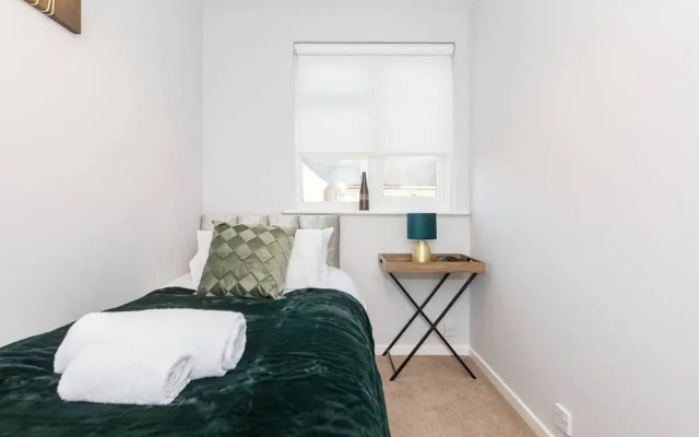 Cosy 2BR Home Near Milton Keynes Centre