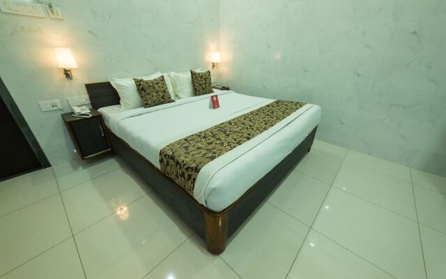 OYO Flagship 9352 Hotel SRC Grand