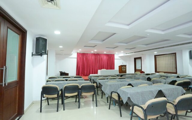 Oyo 15992 Central Hotel