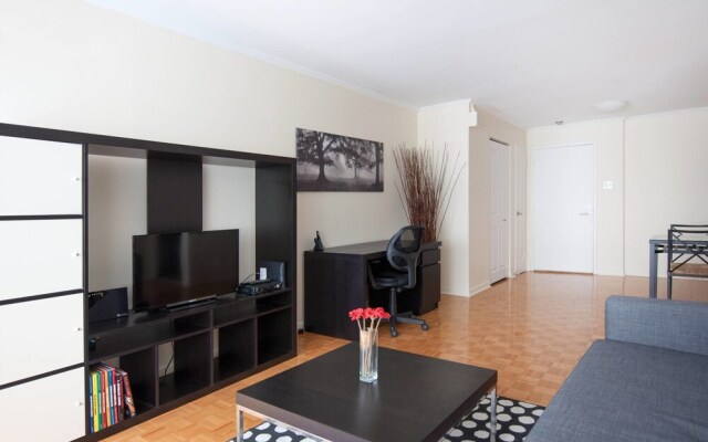 Slick 1BR Right Downtown by Namastay