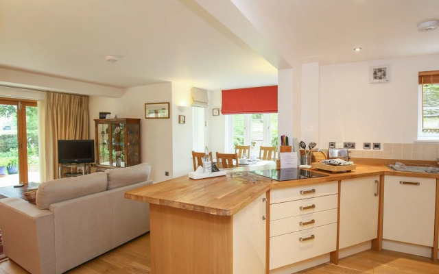 5 Burford Mews