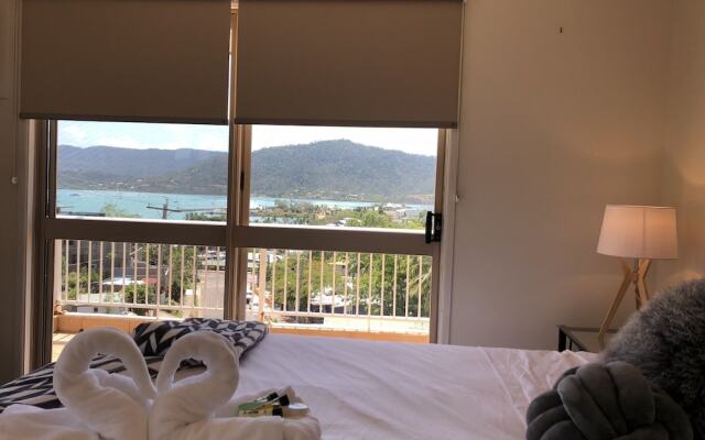 Beach House on Begley - Airlie Beach